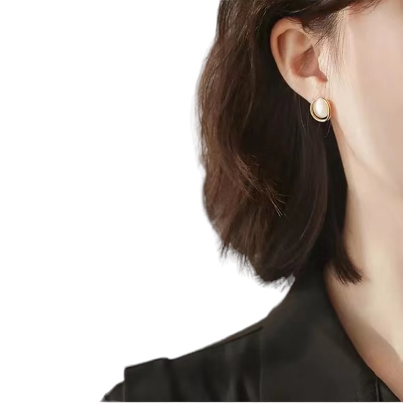 925 Silver Opal Center Round Stud Earrings - Picture 3 of 7